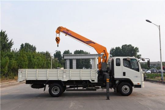 點擊查看詳細信息<br>標題：5噸凱馬隨車吊3節臂 閱讀次數：2339