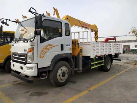 點擊查看詳細信息<br>標題：5噸重汽豪曼隨車吊 閱讀次數：2582