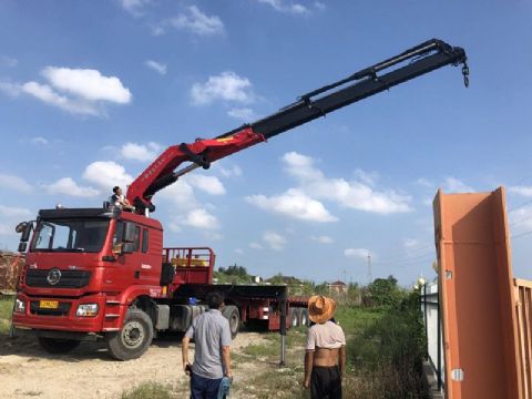 點擊查看詳細信息<br>標題：30噸折臂吊 閱讀次數：2353